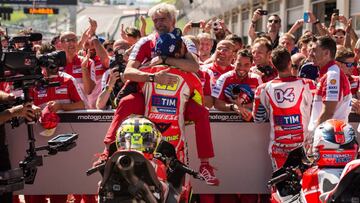 Andrea Iannone y Andrea Dovizioso durante el GP Austria 2016.