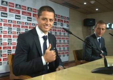 El delantero mexicano Javier Hern¨¢ndez 'Chicharito' que jugar¨¢ cedido en el Real Madrid esta temporada, durante su primera rueda de prensa ofrecida hoy en el estadio Santiago Bernab¨¦u.