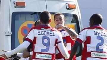 <b>RESURRECCIÓN. </b>El Granada celebra uno de sus goles el pasado domingo en el Villamarín.