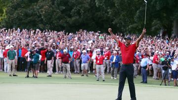 Tiger Woods celebra su victoria en el TOUR Championship en el hoyo 18 del East Lake Golf Club de Atlanta, Georgia.