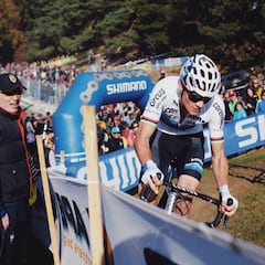 Van der Poel gana el primer duelo a Van Aert; Orts, octavo