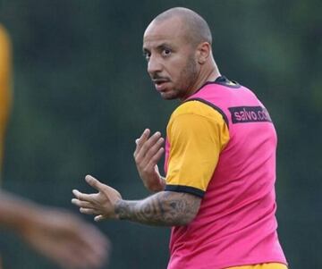 Faubert, en un entrenamiento con su nuevo equipo en Indonesia.