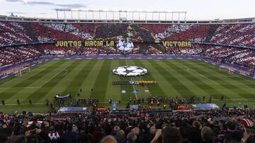 El club quiere que esta imagen de un Calderón lleno, que empuje desde el primer minuto, se repita: es el saludo del Atleti-Barça de ida de cuartos de la última Champions.