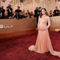 Broncos fans having field day with resurfaced photo of Josh Allen’s wife, Hailee Steinfeld