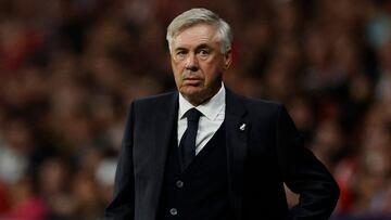 Carlo Ancelotti, entrenador del Real Madrid, en el derbi de Liga contra el Atlético.
