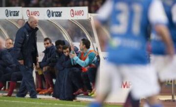 Xavi Hernández y el utillero Txema Corbella.