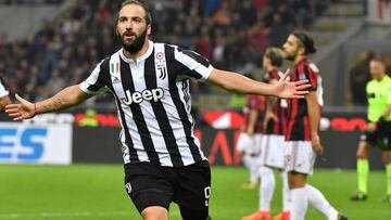 Milan (Italy), 28/10/2017.- Juventus&#039; forward Gonzalo Higuain celebrates after scoring during the Italian Serie A soccer match between AS Milan and Juventus FC at Giuseppe Meazza Stadium in Milan, Italy, 28 October 2017. (Italia) EFE/EPA/DANIEL DAL ZENNARO