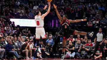 TORONTO, ON - APRIL 12: Zach LaVine #8 of the Chicago Bulls shoots against O.G. Anunoby #3 of the Toronto Raptor during the 2023 Play-In Tournament at the Scotiabank Arena on April 12, 2023 in Toronto, Ontario, Canada. NOTE TO USER: User expressly acknowledges and agrees that, by downloading and/or using this Photograph, user is consenting to the terms and conditions of the Getty Images License Agreement.   Andrew Lahodynskyj/Getty Images/AFP (Photo by Andrew Lahodynskyj / GETTY IMAGES NORTH AMERICA / Getty Images via AFP)