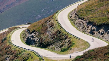 Los ltimos 3,8 km, una vez llegado al Alto de la Cruz, son los que coinciden con las dos subidas anteriores de La Vuelta: en 1997, con triunfo de Roberto Heras, y en 2006, con victoria de Alejandro Valverde. Esta vertiente, muy exigente, cuenta con unos kilmetros finales repletos de curvas, aunque con desnivel ms llevadero que lo recorrido anteriormente. Un tesoro en forma de coloso.