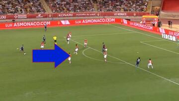 Suena a chiste pero ha pasado: gol de Depay de ca?o al portero desde 30 metros