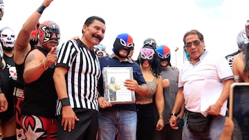 Fuerza Guerrera e Hija de Fuerza Guerrera reciben reconocimiento en el Mercado de Sonora.