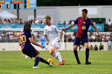 José María Gutiérrez durante el Clásico de Leyendas en Puerto Rico entre Real Madrid y Barcelona en el Estadio Juan Ramón Loubriel​ en Bayamón.