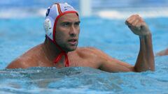 Guillermo Molina celebra un gol con la selecci&oacute;n espa&ntilde;ola de waterpolo.