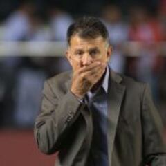 Osorio llega a México y felicita a Tuca por el boleto a Rusia