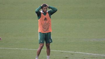 Amro Tarek, en un entrenamiento con el Betis.