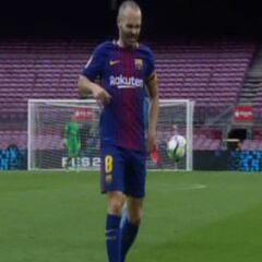 Iniesta tiene una elongación en el muslo y es baja con España