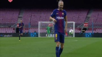 Iniesta tiene una elongación en el muslo y es baja con España