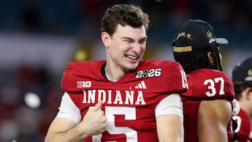 El flamante campeón de la NCAA, proyectado para el primer pick global del Draft de la NFL, explicó por qué eligió hablar en español cuando recibió el Trofeo Heisman.