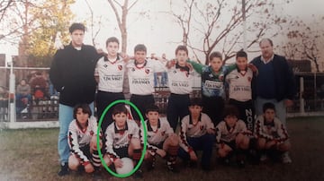 “La Pulga” comenzó a jugar al fútbol en el Club Abanderado Grandoli, en Rosario. Desde muy pequeño mostró todo su talento, era un chico especial, escogido