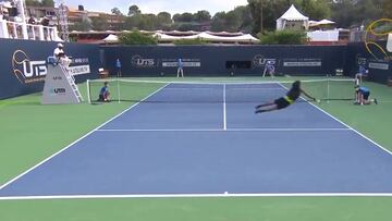 ¡Vuelve el tenista volador! El increíble punto que sorprende a todo el circuito