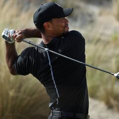 Tiger Woods por fin juega y hace birdies 16 meses después