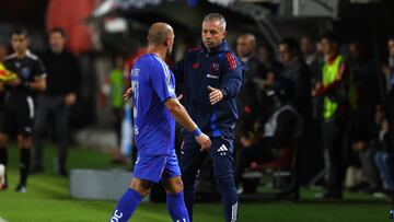Futbol, Estudiantes vs Universidad de Chile.
Fase de grupos, Copa Libertadores 2025.
El entrenador de Universidad de Chile Gustavo Alvarez es fotografiado contra de Estudiantes durante el partido de copa libertadores por el grupo A disputado en el estadio Jorge Luis Hirschi en Buenos Aires, Argentina.
08/04/2024
Javier Vergara/Photosport
Football, Estudiantes vs Universidad de Chile.
Group stage, Copa Libertadores 2025.
Universidad de Chile’s coach Gustavo Alvarez is pictured against of Estudiantes during the copa libertadores match for group A at the Jorge Luis Hirschi stadium in Buenos Aires, Argentina.
08/04/2024
Javier Vergara/Photosport
