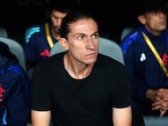 PHILDELPHIA (United States), 03/03/2026.- (FILE) - Flamengo head coach Filipe Luis looks on ahead of the FIFA Club World Cup group match between Flamengo and Esperance de Tunis in Philadelphia, Pennsylvania, USA, 16 June 2025 (re-issued 03 March 2026). CR Flamengo have sacked head coach Feilipe Luis, the club announced on 03 March 2026, following an 8-0 win in the state chapionship. (Mundial de Fútbol, Brasil, Filadelfia, Túnez) EFE/EPA/WILL OLIVER