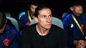 PHILDELPHIA (United States), 03/03/2026.- (FILE) - Flamengo head coach Filipe Luis looks on ahead of the FIFA Club World Cup group match between Flamengo and Esperance de Tunis in Philadelphia, Pennsylvania, USA, 16 June 2025 (re-issued 03 March 2026). CR Flamengo have sacked head coach Feilipe Luis, the club announced on 03 March 2026, following an 8-0 win in the state chapionship. (Mundial de Fútbol, Brasil, Filadelfia, Túnez) EFE/EPA/WILL OLIVER