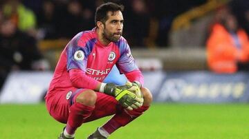 Claudio Bravo también busca un nuevo desafío en Europa, y con 37 años podría regresar a España, donde estuvo con Barcelona. El jugador de la Roja ya reconoció su admiración por el Betis.