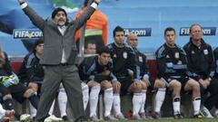 Como entrenador probó suerte (sin demasiado éxito) con el Deportivo Mandiyú, Racing Club, Selección Argentina, Al Wasi, Riestra, Fujairah, Dynamo Brest, Dorados Sinaloa y Gimnasia.