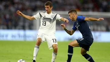 MUNICH, GERMANY - SEPTEMBER 06: Thomas Mueller of Germany is challenged by Lucas Hernandez of France during the UEFA Nations League Group A match between Germany and France at Allianz Arena on September 6, 2018 in Munich, Germany. (Photo by Lars Baron/B