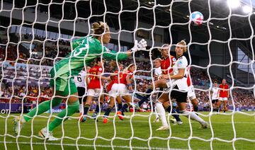 2-0. Alexandra Popp marca el segundo gol.