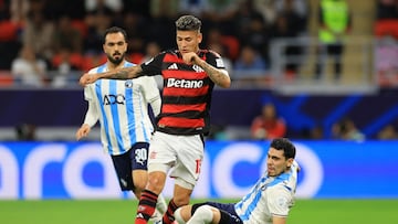 Soccer Football - FIFA Intercontinental Cup - Challenger Cup - Flamengo v Pyramids FC - Ahmad Bin Ali Stadium, Al-Rayyan, Qatar - December 13, 2025 Flamengo's Jorge Carrascal in action with Pyramids FC's Mohamed Hamdy REUTERS/Thaier Al-Sudani