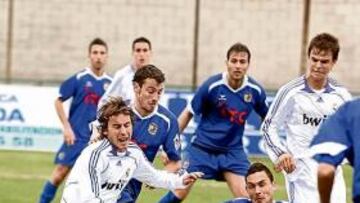 <b>DUREZA. </b>Pedro Mosquera recibe una fuerte entrada en su tobillo izquierdo.