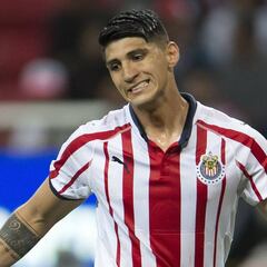 Alan Pulido podría vivir últimos partidos con Chivas