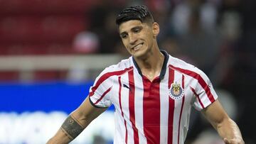 Alan Pulido podría vivir últimos partidos con Chivas