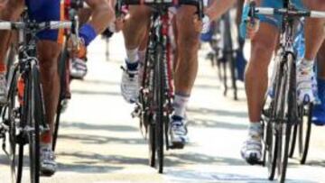 <b>FUERZA. </b>Óscar Freire superó con potencia a Weylandt (centro) y a Aurelien Clerc (derecha).