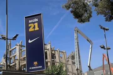 Con la tercera grada demolida casi en su totalidad, las obras de remodelacin del Camp Nou avanzan hasta el momento segn los plazos establecidos.