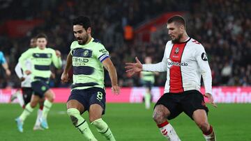 Soccer Football - Carabao Cup - Quarter Final - Southampton v Manchester City - St Mary's Stadium, Southampton, Britain - January 11, 2023  Manchester City's Ilkay Gundogan in action with Southampton's Lyanco REUTERS/David Klein EDITORIAL USE ONLY. No use with unauthorized audio, video, data, fixture lists, club/league logos or 'live' services. Online in-match use limited to 75 images, no video emulation. No use in betting, games or single club /league/player publications.  Please contact your account representative for further details.