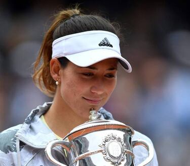 Muguruza beats Williams to win Roland Garros
