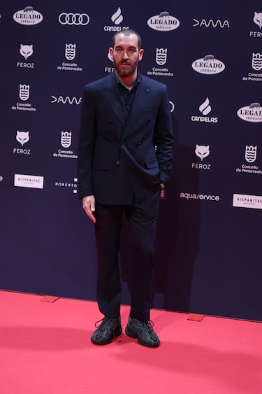 El cómico Jorge Ponce posa en la alfombra roja de los Premios Feroz 2025.