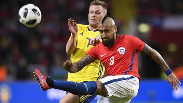Sweden's Sebastian Larsson, left, fights for the ball with Chile's Arturo Vidal during the international friendly soccer match between Sweden and Chile at Friends Arena in Solna, Stockholm, Saturday March 24, 2018. (Anders Wiklund/TT via AP)