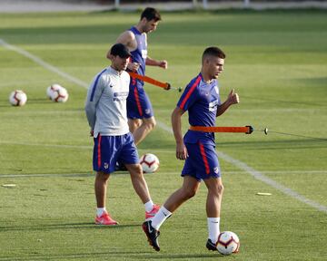 Montero junto a Diego Pablo Simeone. 