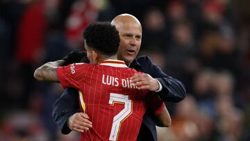 Soccer Football - Champions League - Liverpool v Real Madrid - Anfield, Liverpool, Britain - November 27, 2024 Liverpool manager Arne Slot and Luis Diaz celebrate after the match Action Images via Reuters/Lee Smith
