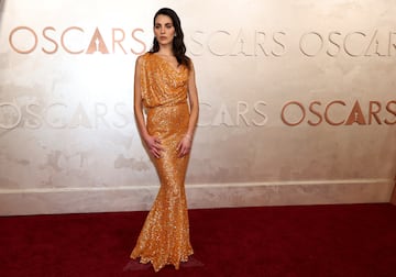 Vic Carmen Sonne posa en la alfombra roja del Dolby Theatre.