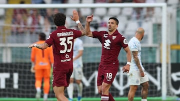 Soccer Football - Serie A - Torino v Inter Milan - Stadio Olimpico Grande Torino, Turin, Italy - April 26, 2026 Torino's Giovanni Simeone celebrates scoring their first goal with Luca Marianucci REUTERS/Claudia Greco