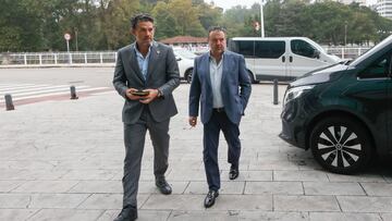 06-10-23. ALEJANDRO IRRAGORRI Y ALFONSO VILLALVA, PRESIDENTE Y VICEPRESIDENTE DE ORLEGI SPORTS Y DEL SPORTING, A SU LLEGADA A LA REUNIÓN DE REPRESENTANTES DE CLUBES DEL NORTE EN LALIGA HOY EN GIJÓN.