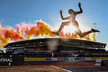 Abigail Irozuru del equipo de Inglaterra durante el entrenamiento para la final de salto de longitud femenino en los Juegos de la Commonwealth de Birmingham 2022. 