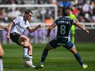Partido entre el Burgos CF y el Córdoba CF celebrado en el estadio ‘El Plantío’, Burgos.
Atienza del Burgos y Isma Ruiz del Córdoba
RICARDO ORDÓÑEZ - 22/03/2026