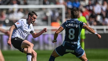 Partido entre el Burgos CF y el Córdoba CF celebrado en el estadio ‘El Plantío’, Burgos.
Atienza del Burgos y Isma Ruiz del Córdoba
RICARDO ORDÓÑEZ - 22/03/2026